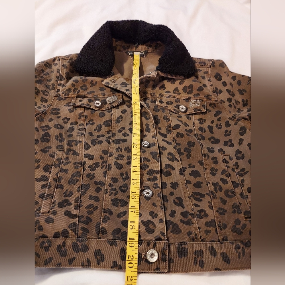Rock & Republic Leopard Print Jean Jacket with Removable Black Sherpa Collar - Picture 6 of 7